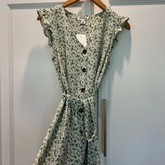 Monteau Floral spring dress with daisy print. New with tags. Tie on the waist. - Picture 2 of 7